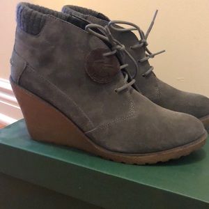 Lacoste grey block heel bootie
